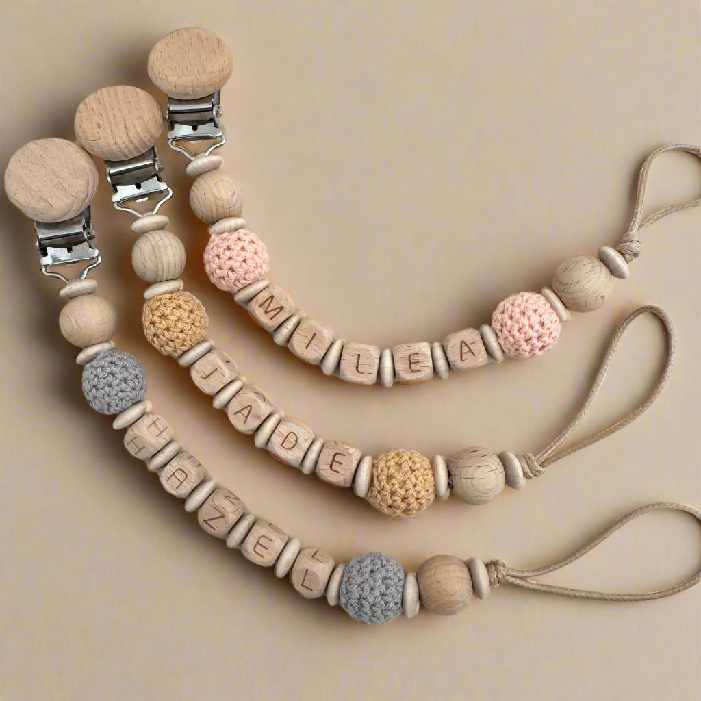 LUZ - Attache tétine bois et crochet personnalisée