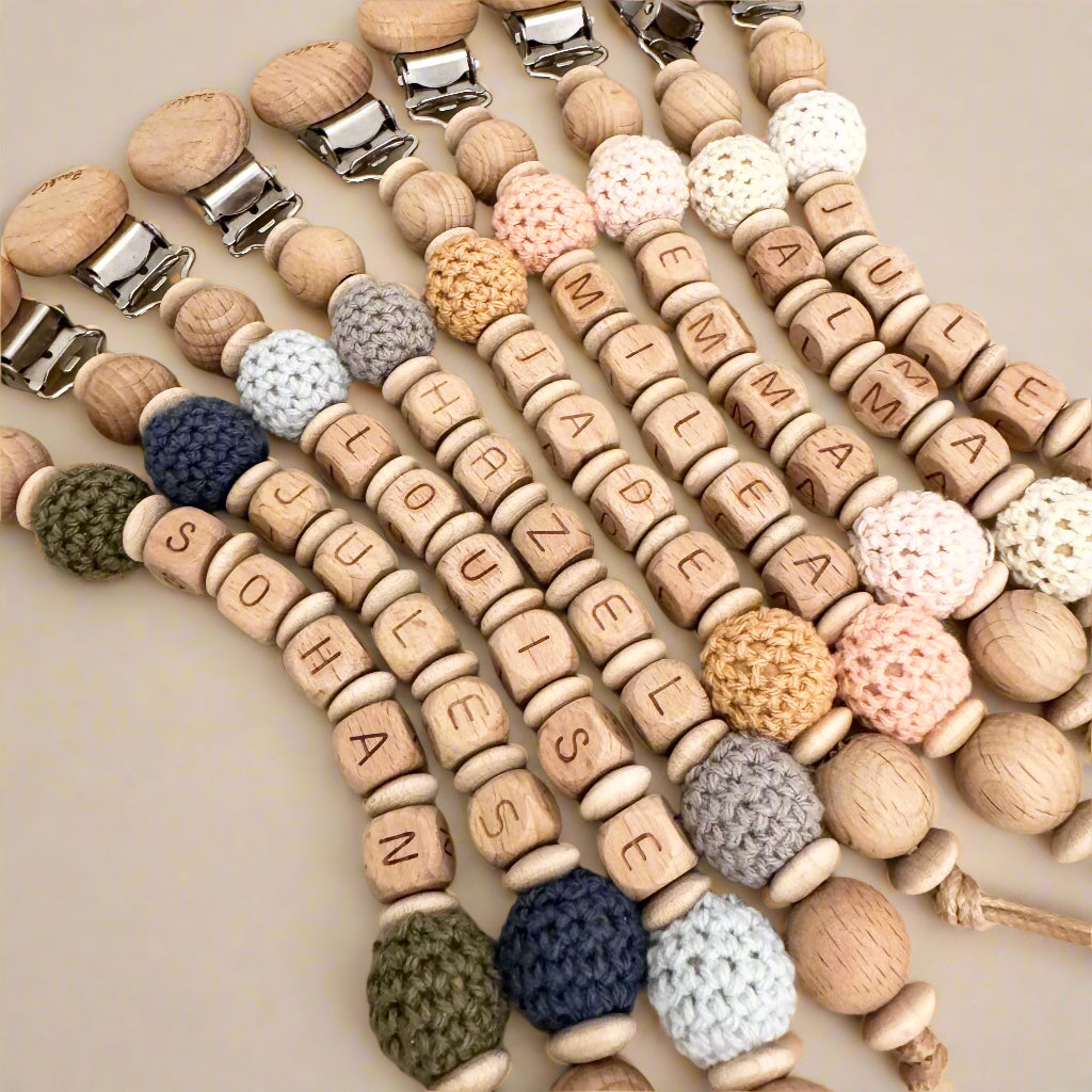 LUZ - Attache tétine bois et crochet personnalisée