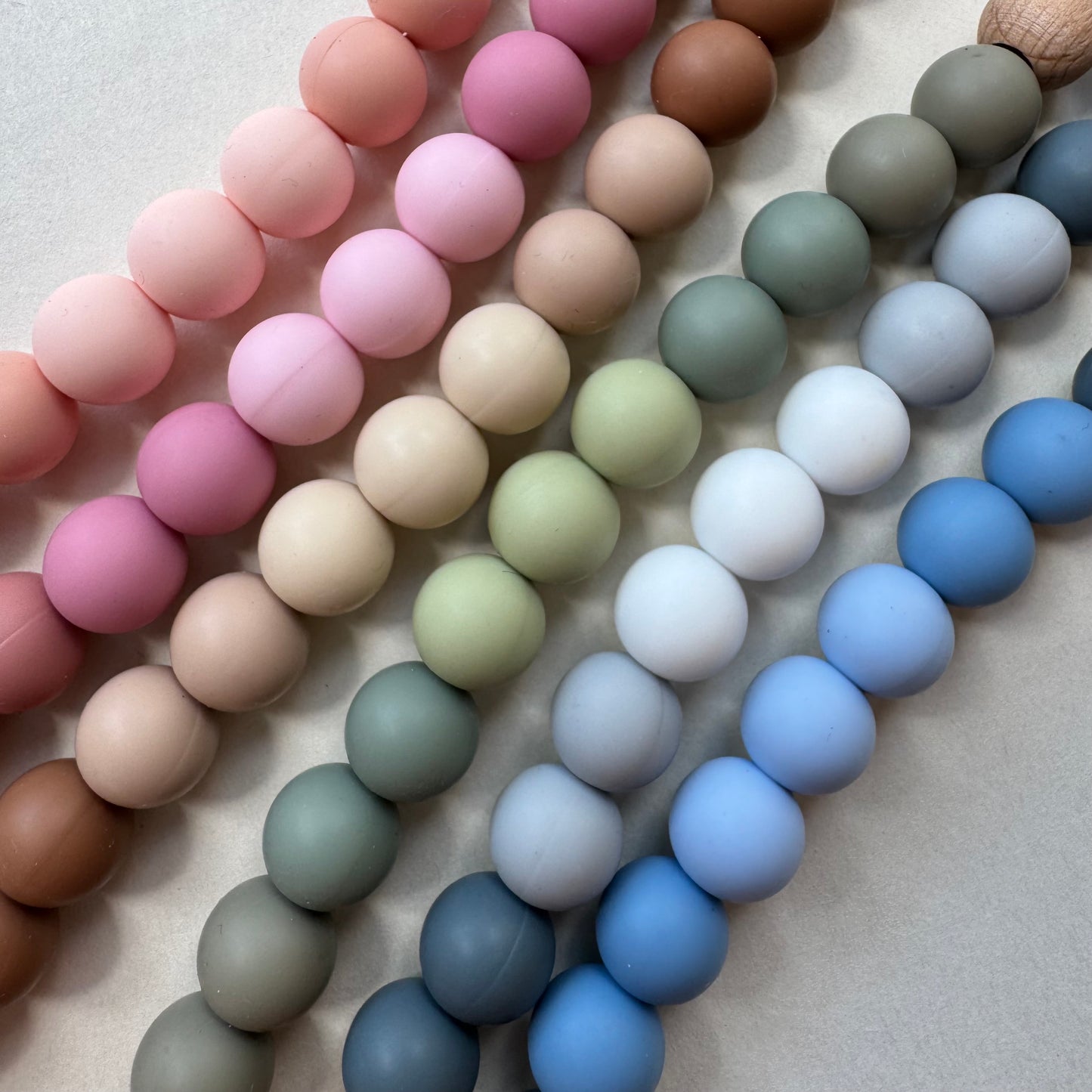 NOVA - Attache tétine bois et silicone personnalisée