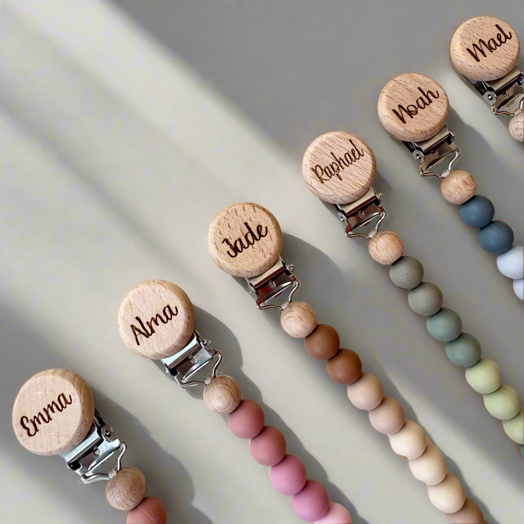 NOVA - Attache tétine bois et silicone personnalisée